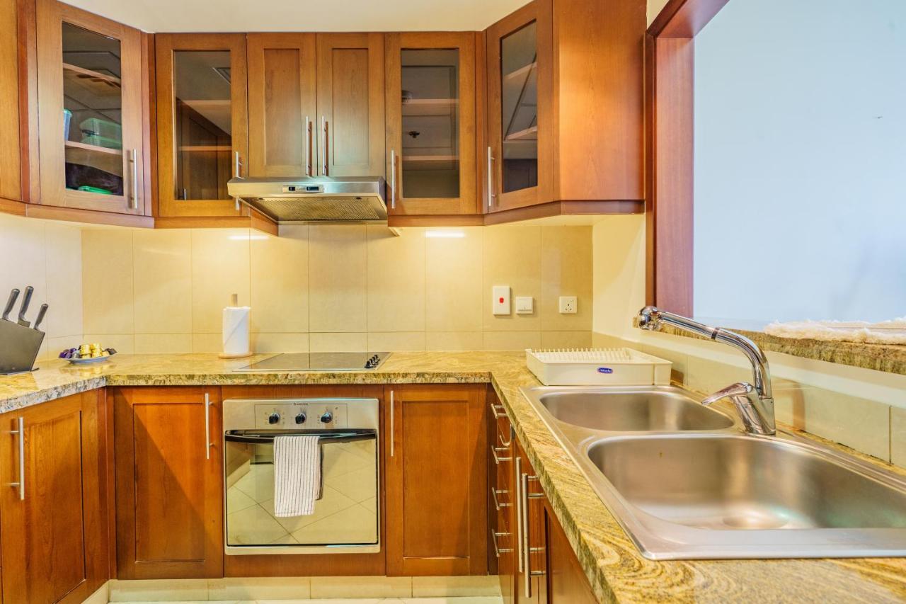 Apartment Reverie Stays - Spacious Panoramic 1br With Views - Sleeps 3