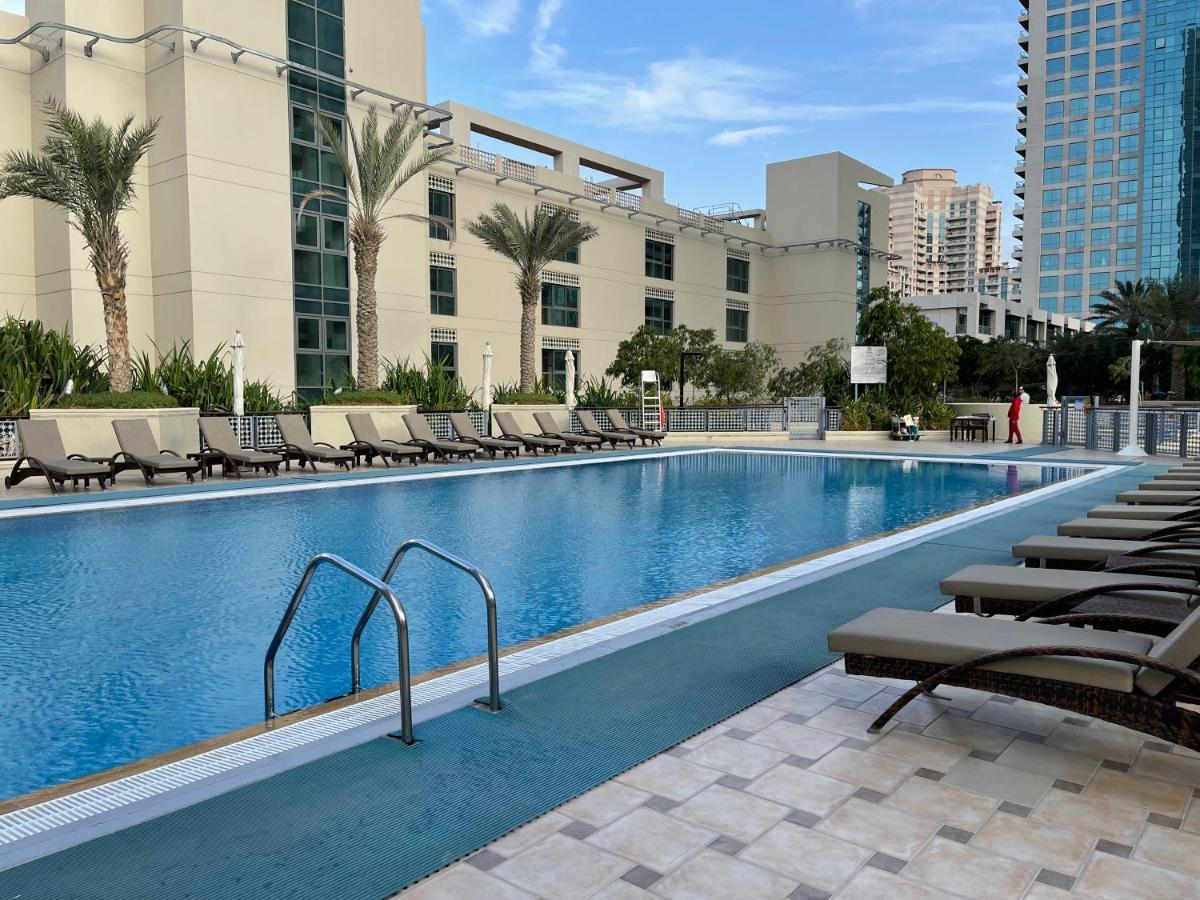 Apartment Reverie Stays - Spacious Panoramic 1br With Views - Sleeps 3