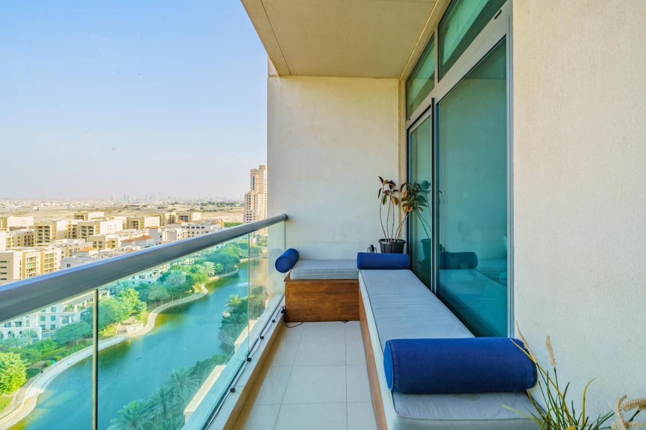 Apartment Reverie Stays - Spacious Panoramic 1br With Views - Sleeps 3 *